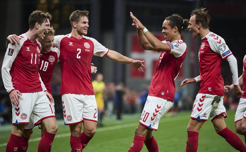 Seleção masculina de futebol dinamarquesa recusa aumento e time feminino tem igualdade salarial