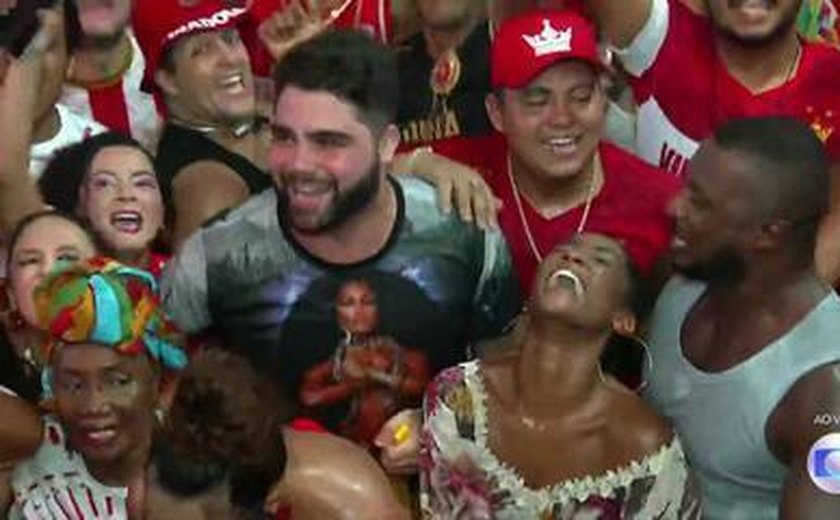 Erika Januza comemora título da Viradouro e fala da importância o enredo: 'Possibilidade de conhecer outras histórias'