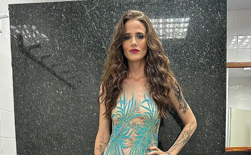 Ana Cañas canta Belchior nos palcos dos teatros Firjan/Sesi