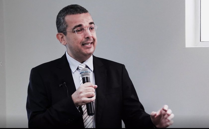 Candidato ao quinto constitucional, Othoniel Pinheiro faz campanha com propostas e enaltecendo adversários