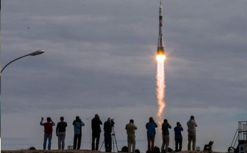 Nave tripulada russa é lançada à Estação Espacial Internacional