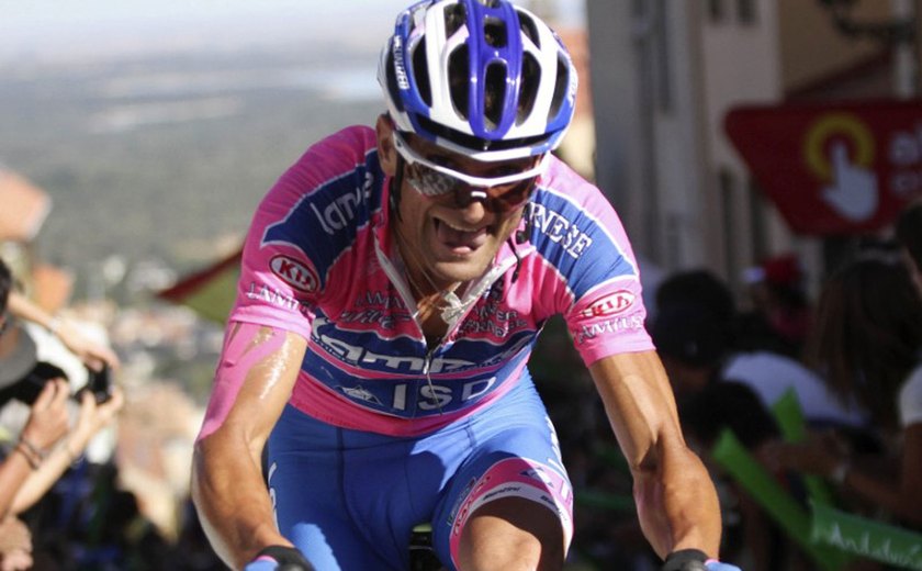 Ciclista campeão da Volta da Itália 2011 morre atropelado