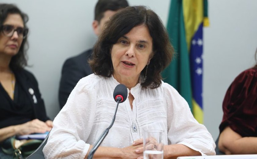 Em meio a pressões ministra da Saúde demite responsável pelos