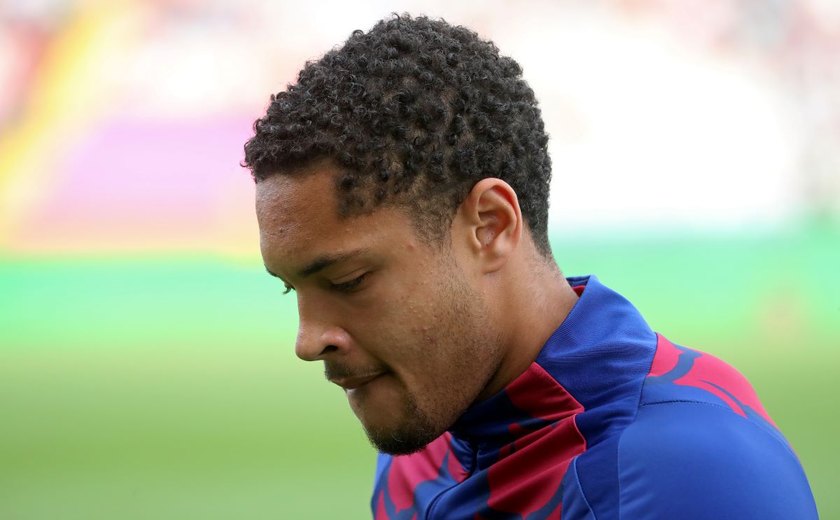 Com provável saída do Barcelona, Vitor Roque fica fora da lista de relacionados para estreia na La Liga