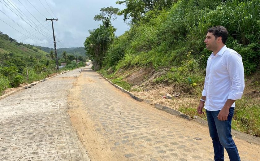 Diversas ruas são beneficiadas com calçamento em Santana do Mundaú