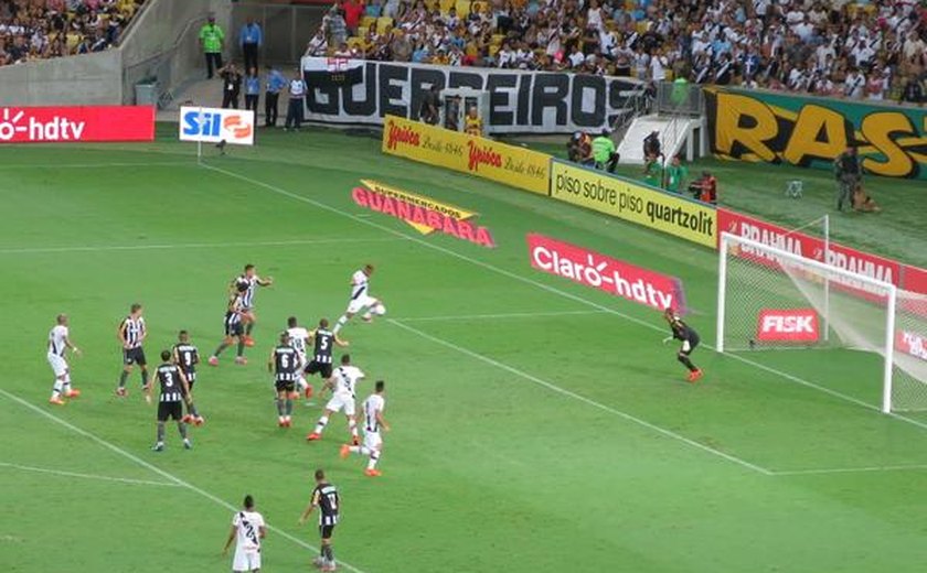 Vasco vence Botafogo e garante vantagem na final