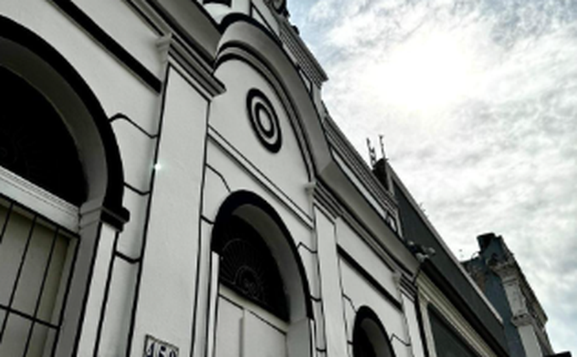 Theatro Homerinho recebe o espetáculo “Coco de Capote – Noite dos Cocos e Emboladas” com celebração à cultura nordestina
