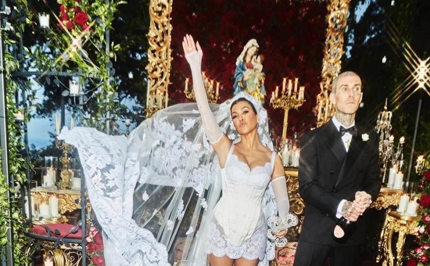 Kourtney Kardashian e Travis Barker realizam terceira cerimônia de casamento