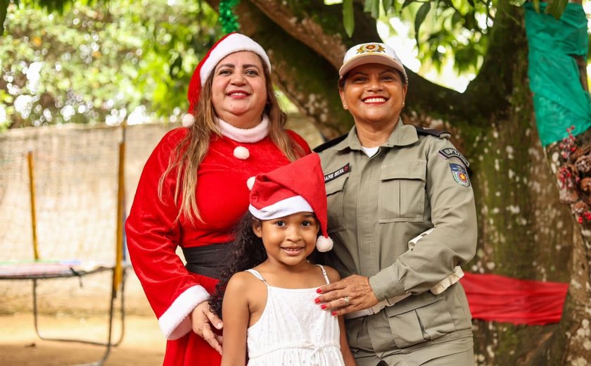 Ação de Natal do Batalhão de Trânsito entrega presentes a crianças de escola pública de Maceió