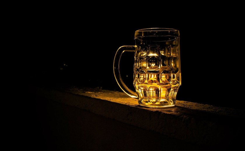 Lesões cerebrais e Alzheimer podem ter relação com consumo de álcool, aponta estudo brasileiro