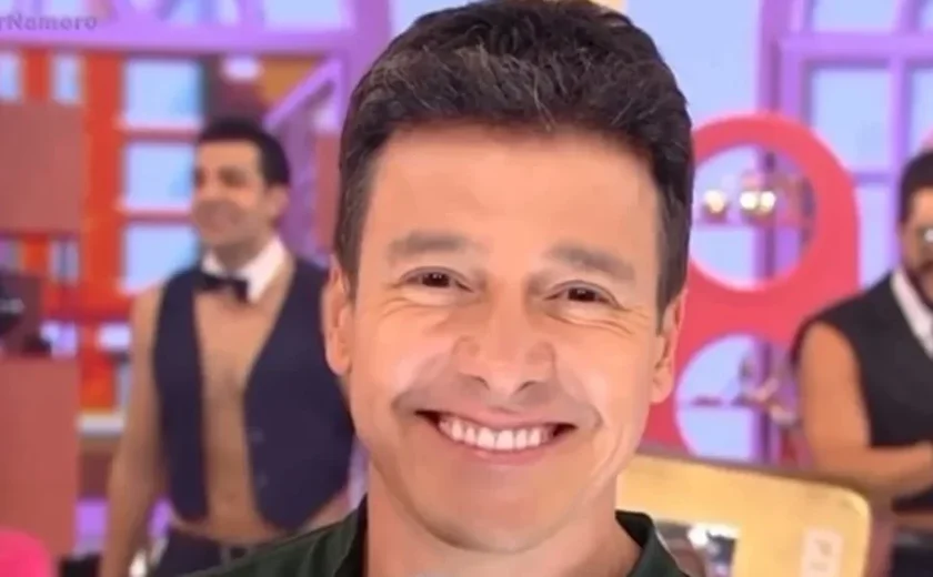 Rodrigo Faro cai em golpe e exibe extrato bancário a estelionatário em videochamada