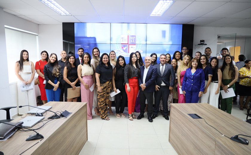 PGJ Márcio Roberto empossa 25 novos assistentes de promotorias e procuradorias de Justiça