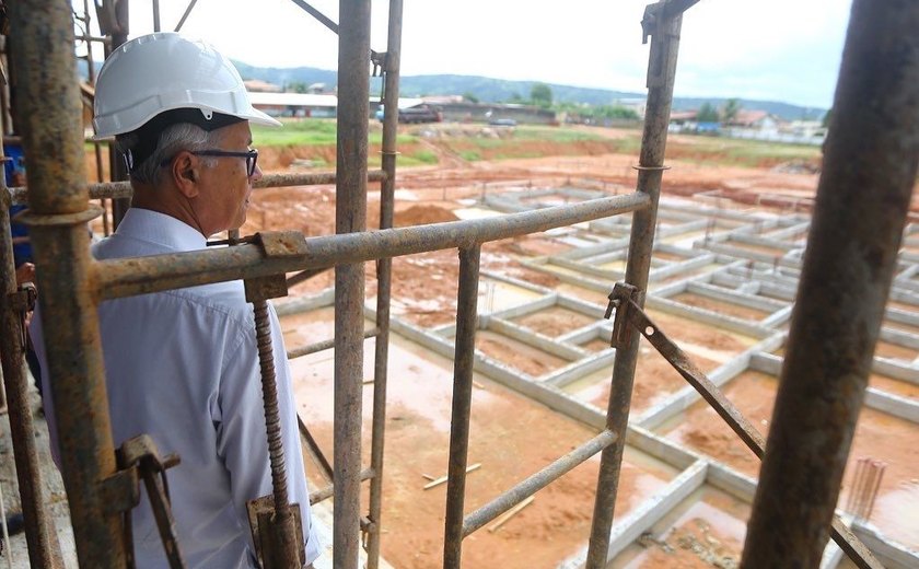 Vice-Governador Dr. Wanderley visita construção de hospitais pelo Estado