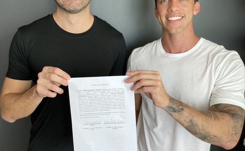 Pedro Vilela e Delegado Leonam registram em cartório compromisso com a proteção animal