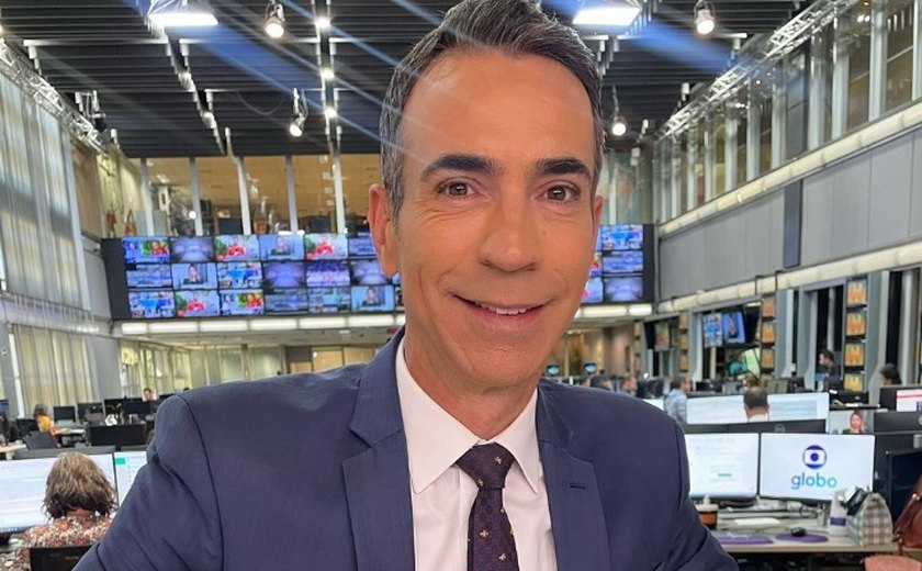 César Tralli aparece de terno soltando pipa com a filha: 'Plantão a qualquer momento'