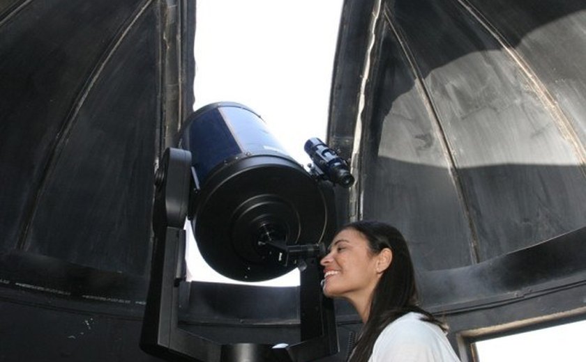 Observatório do Cepa recebe mais de 300 visitantes para acompanhar eclipse lunar total