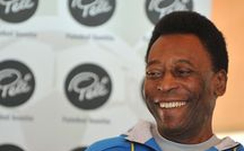 Pelé tem alta programada para esta terça-feira em São Paulo