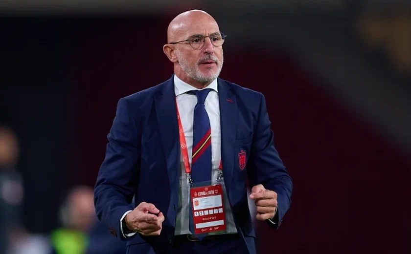 Espanha confirma técnico Luis de la Fuente até a Copa do Mundo de 2026