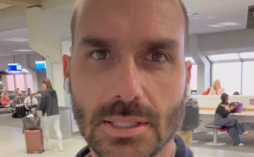 Eduardo Bolsonaro, licenciado e nos EUA, volta a atacar instituições brasileiras em discurso radical: 'Iremos sim sacrificar tudo, queimar toda a floresta'
