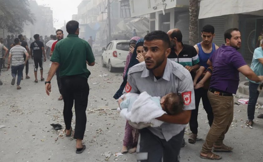 Corpos de 40 bebês e crianças foram encontrados em comunidade atacada pelo Hamas, diz TV