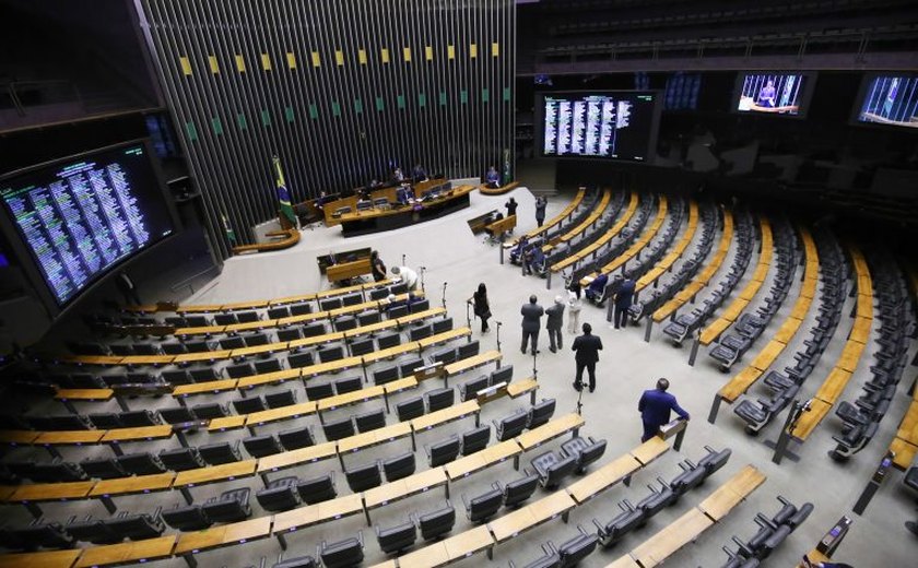 Câmara instala CCJ com presidência do deputado Paulo Azi (União-BA)