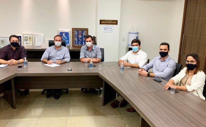Prefeitura de Maceió firma parceria para eliminar línguas sujas da orla