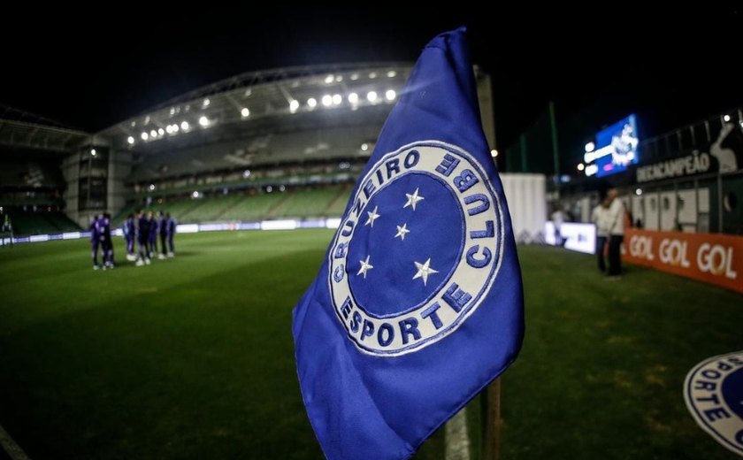 Cruzeiro marca no fim, deixa a zona de rebaixamento e sobe para o 13ª lugar do Brasileirão