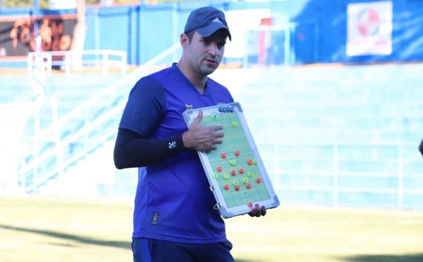 Sem Censura recebe Thiago Carvalho, técnico da Aparecidense de Goiás