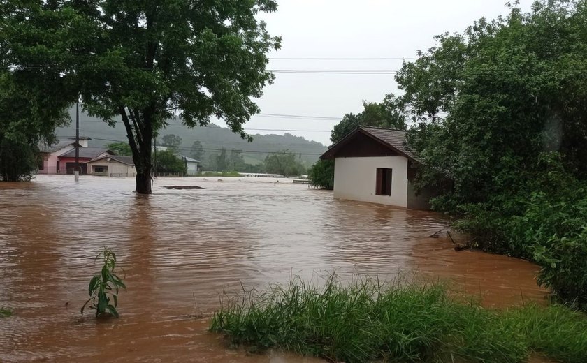 Inmet e Defesa Civil do RS emitem alerta para risco de chuvas intensas