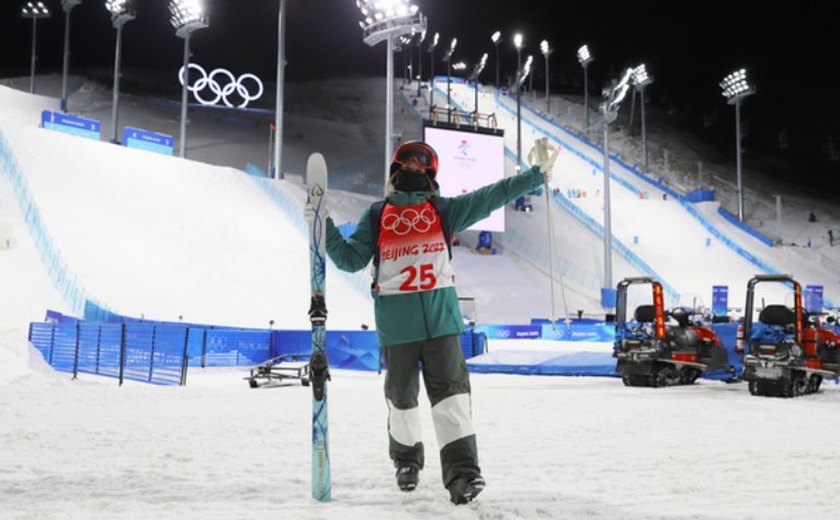 Na estreia em Pequim-2022, Sabrina Cass é 21ª e continua na luta para ir à final