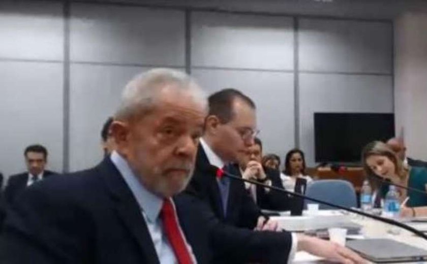 Em audiência, Lula diz que não sabe do que é acusado e volta a falar em farsa