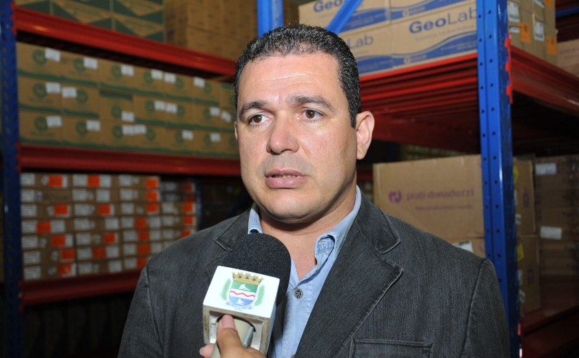 Maceió: Secretário acompanha abastecimento de medicamentos