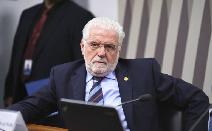 Jaques Wagner defende que militares tenham que ir para reserva se quiserem disputar eleições
