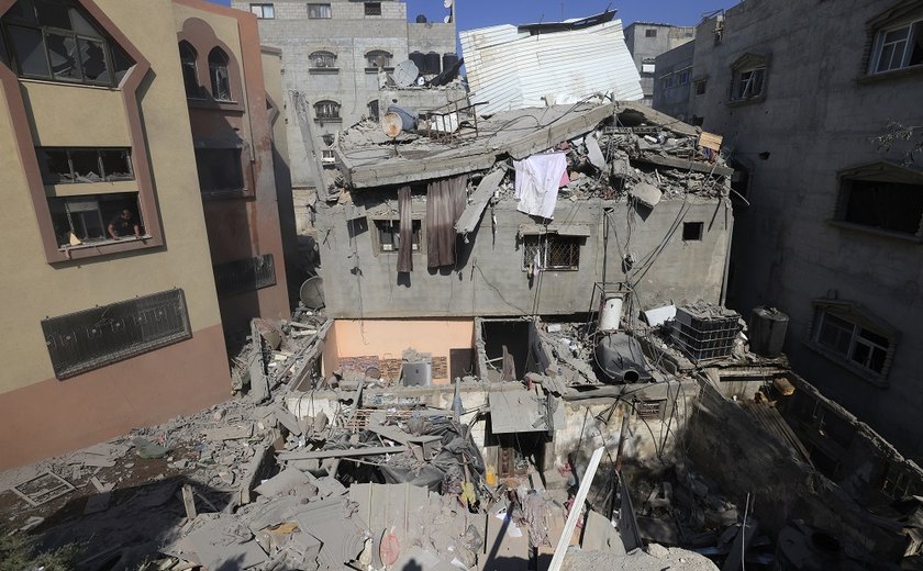 Ataque aéreo atinge escola e hospital em Gaza e deixa pelo menos 30 mortos