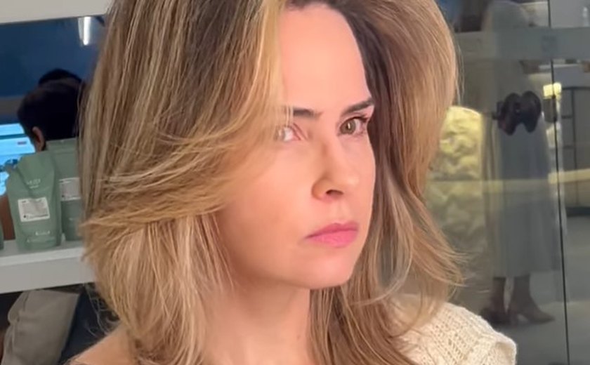 Ana Paula Renault passa por cirurgia de emergência após sentir fortes dores