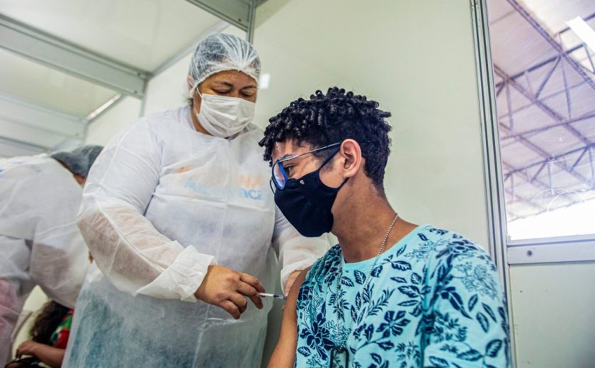 Arapiraca amplia vacinação contra a Covid-19 para adolescentes de 13 anos
