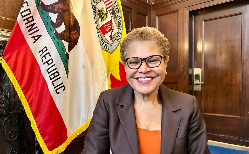 Los Angeles decreta toque de recolher no centro da cidade enquanto protestos continuam
