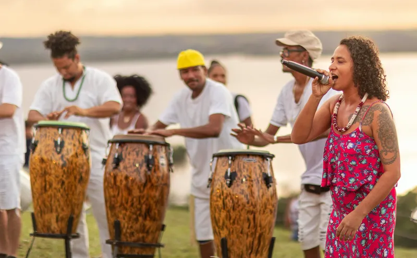 Completando 15 anos de história, Festa das Águas prepara grande batucada de frente para o Mar
