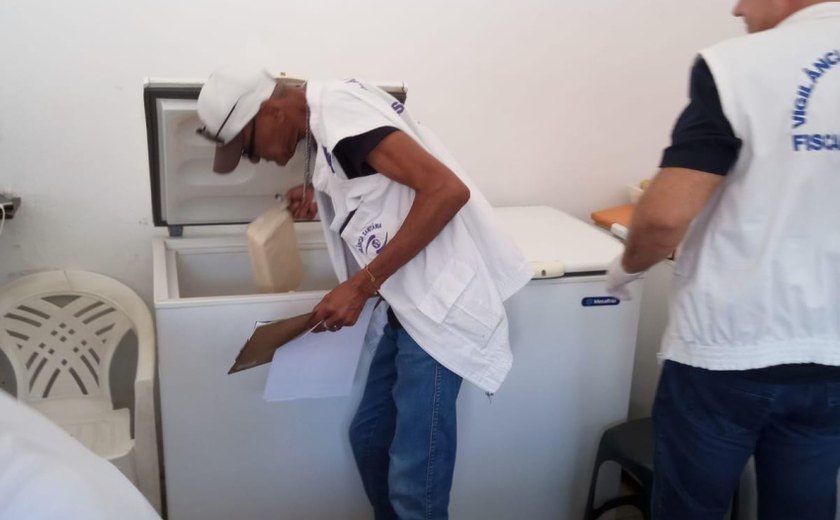 Visa Maceió apreende 160 kg de alimentos irregulares em supermercado da Ponta Verde