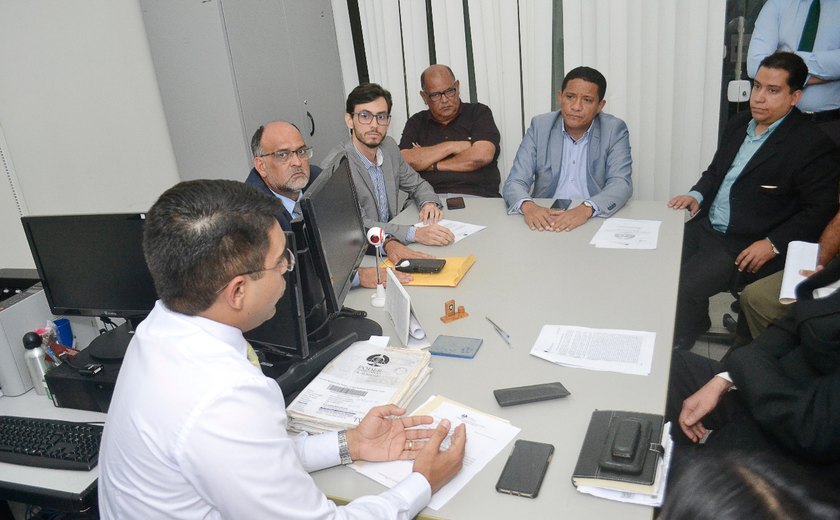 Comissão se reúne com juiz corregedor para acompanhar etapas do processo de demarcação de terras, em Palmeira