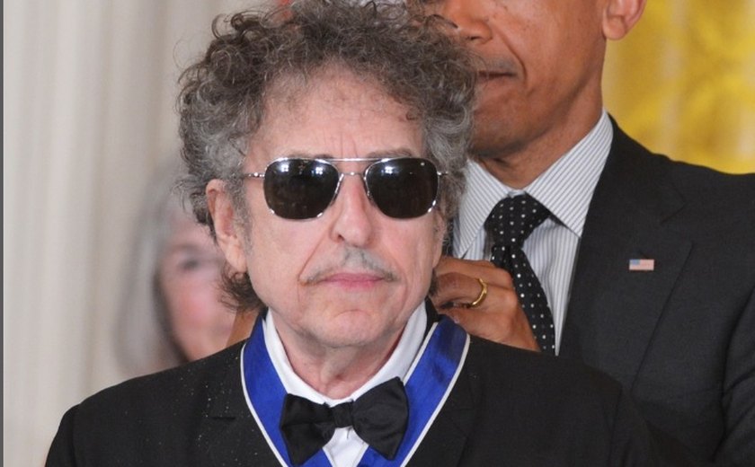 Em ensaios sobre canções, Dylan reflete sobre a condição humana
