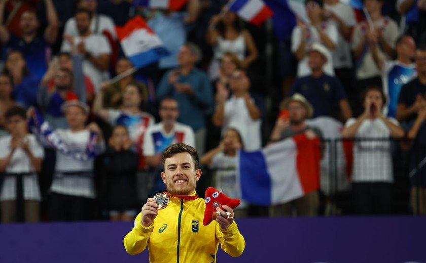 Vitor Tavares é bronze na classe simples SH6 do badminton
