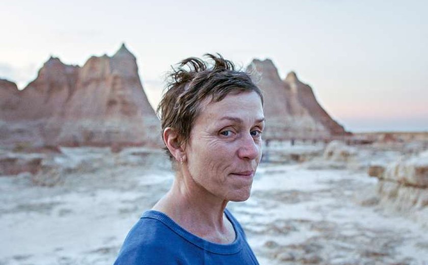 Frances McDormand leva seu 3º Oscar por ‘Nomadland’