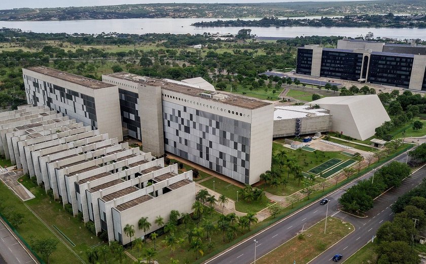 Interferências na Justiça do Brasil são 'injustificáveis', diz STJ