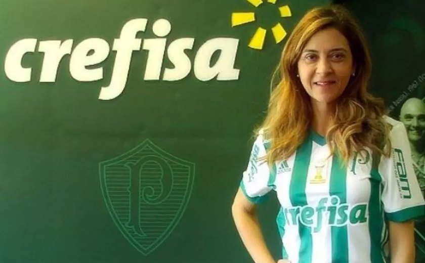 Leila Pereira é 'aeromoça' em primeiro voo de aeronave do Palmeiras