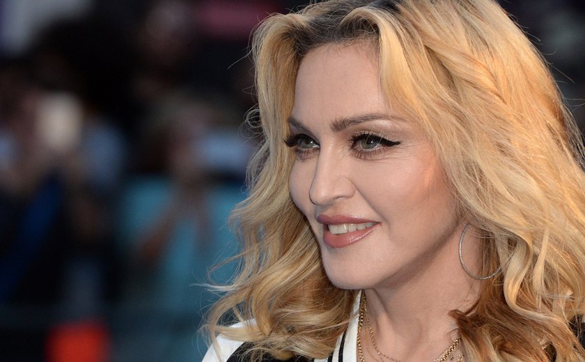 Madonna divulga turnê intimista em teatros