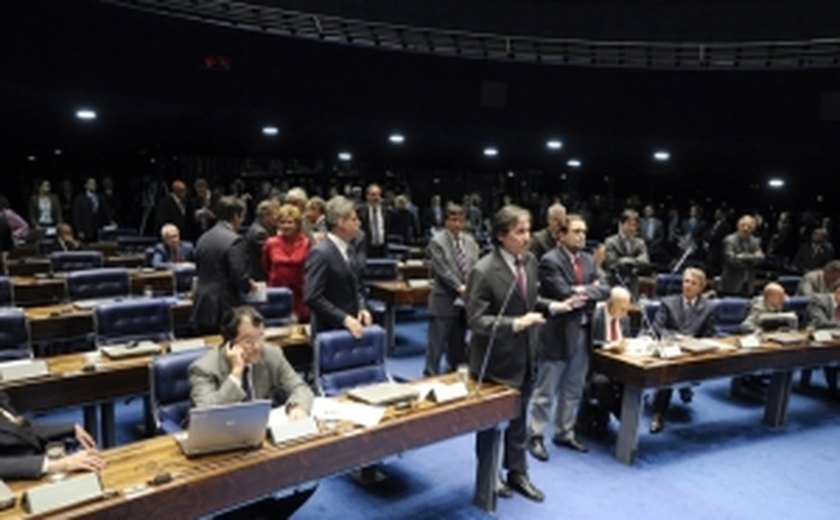 Senado aprova fim do voto secreto para processos de cassação