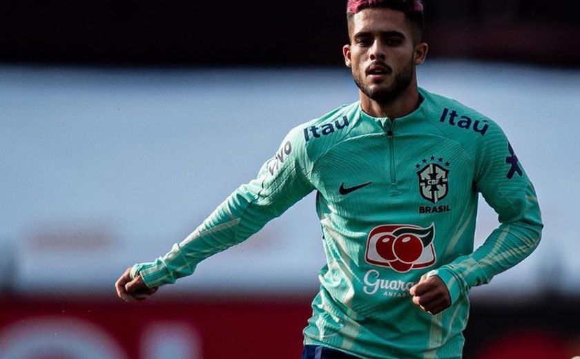 Yan Couto, da seleção brasileira, se desculpa após citar Dani Alves como ídolo em coletiva