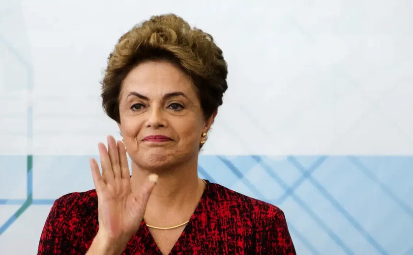 Dilma Rousseff recebe 'Medalha da Amizade' de presidente chinês Xi Jinping