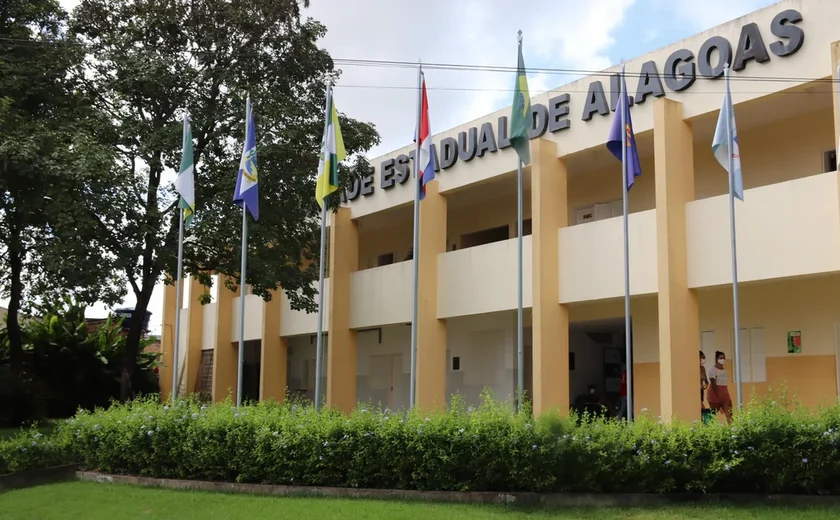 Mulher sofre tentativa de feminicídio em lanchonete da Uneal em Arapiraca; agressor é ex-companheiro